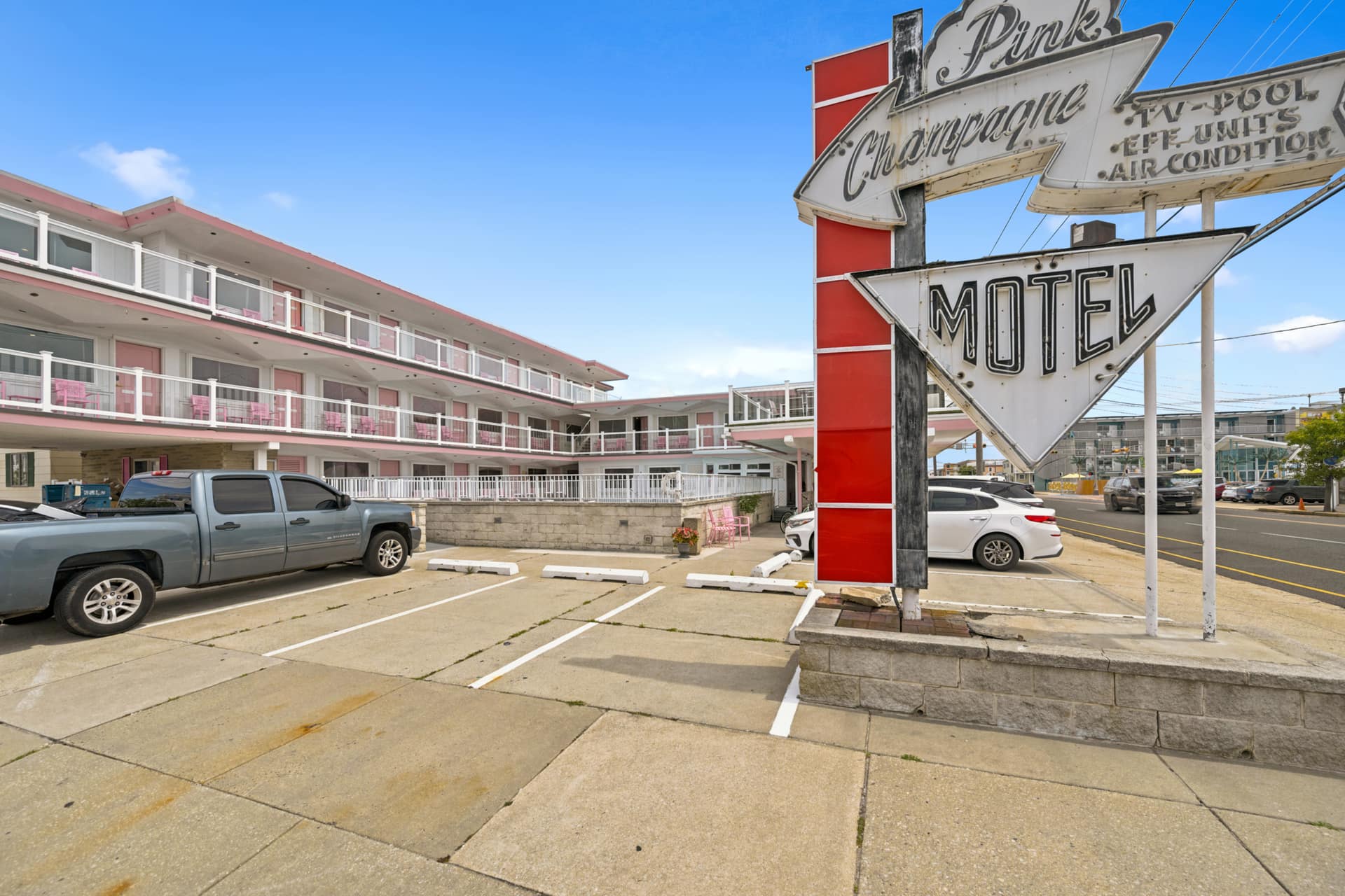 Pink Champagne Motel entrance